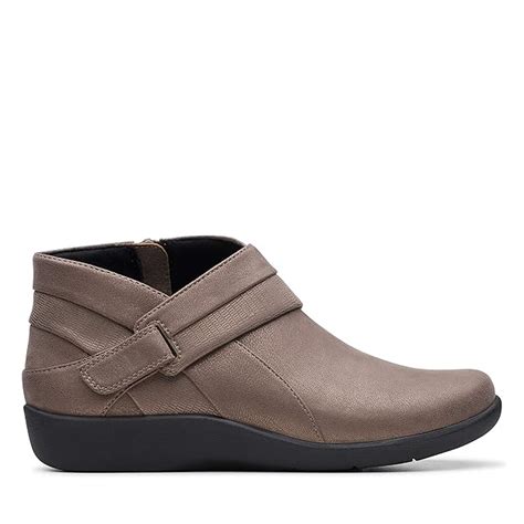 Buy Clarks womens Boots at Amazon.in