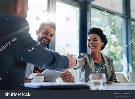 Business Shaking Hands 的图像结果