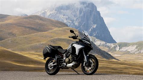 Adventure Touring Motorcycles 的图像结果
