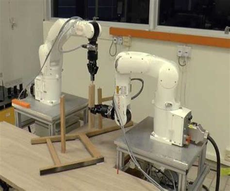 महज नौ मिनट में कुर्सी तैयार, ये किसी इंसान के बस की बात नहीं! - Robots ...