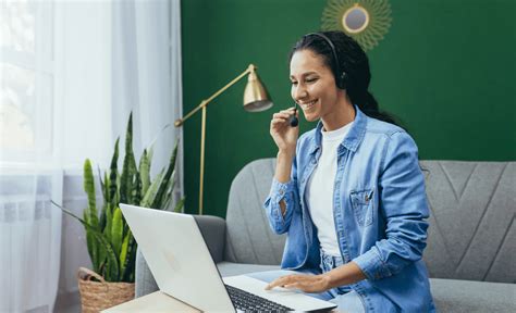 Recording Webinar On Computer 的图像结果