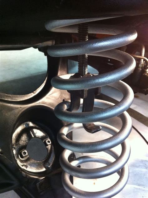 Chevy Coil Spring Install 的图像结果