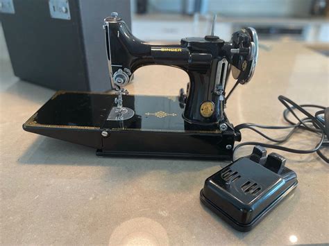 ANTIQUE 1950 SINGER SEWING MACHINE FEATHERWEIGHT MODEL 221 - 1 SER ...