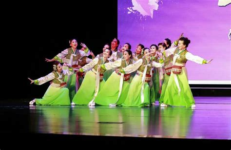 第二届中老年舞蹈大赛举行（图） -胶东文化网-胶东在线