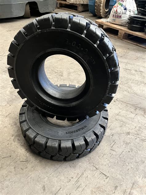 500 x 8 Solid Forklift Tyres | Two Bay Forks