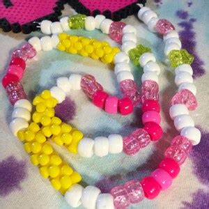 Kandi Skull Hand Tutorial 的图像结果