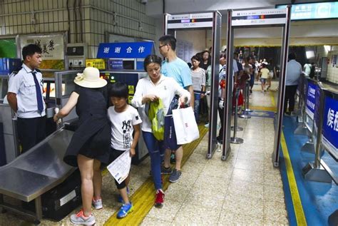 北京地铁安检十年 查获116万件违禁品中水果刀最多