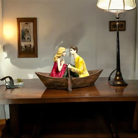 Cute Love Couple In Boat Showpiece Best Gift For Friends – cutncurve