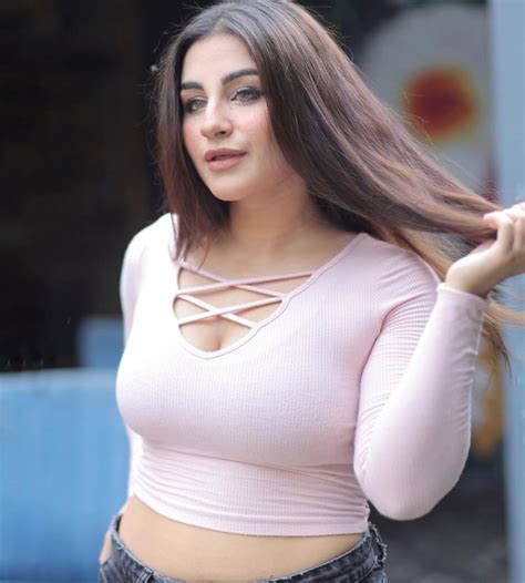 Isha Khurana Biography: Wikipedia, Height, Age, Boyfriend, Images ...