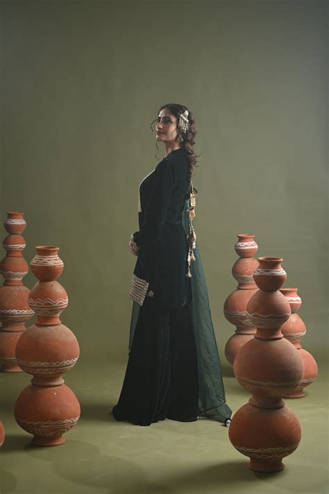 Rimsha -Bottle Green Velvet-Garara Suit Set – Sitarah