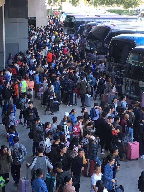 2023春运：北京六里桥长途客运站迎客流高峰-搜狐大视野-搜狐新闻
