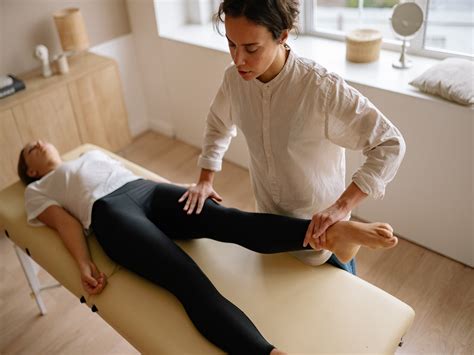 Compressed Nerve And Pain: How To Deal With Sciatica? | TheHealthSite.com