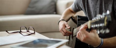 5 Easy At-Home Therapeutic Activities To Feel Happy`