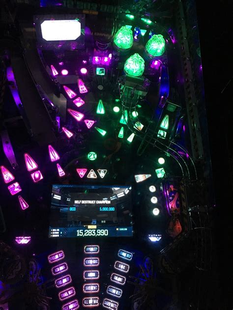 Alien Pinball Machine 的图像结果