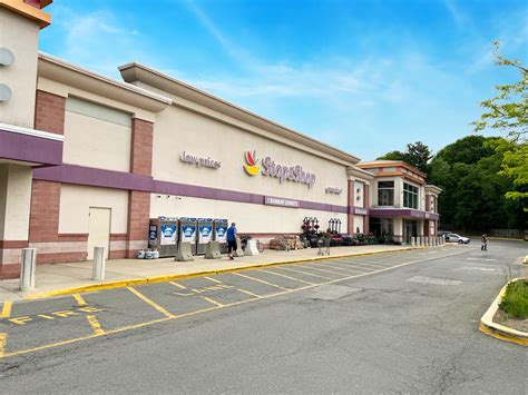 Stop & Shop Plaza: Watertown / Newton - Blackline Retail Group