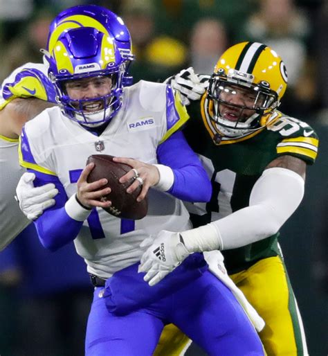 Green Bay Packers defeat Los Angeles Rams, keep playoff hopes intact