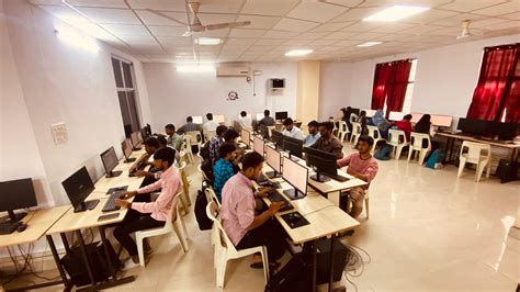 Computer Lab | Sardar Patel College
