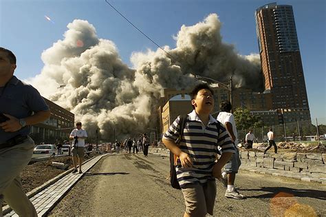 ＂911事件＂高清大图:双子大楼倒塌瞬间-军事天地-万维论坛-万维读者网（手机版）