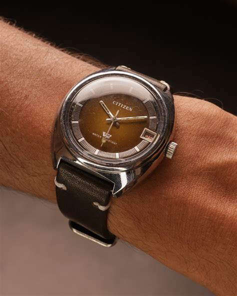 Buy Vintage Watch - Universal Genève White Shadow Automatic | The ...