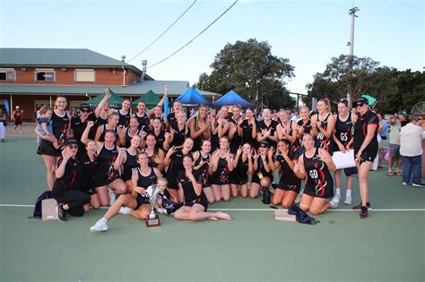 Playing Netball 的图像结果