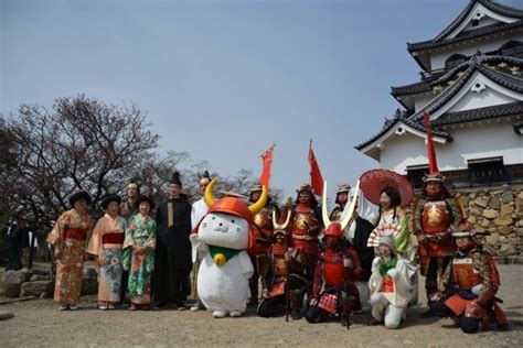 Samurai-Katzen und sprechende Birnen - lokale Maskottchen in Japan