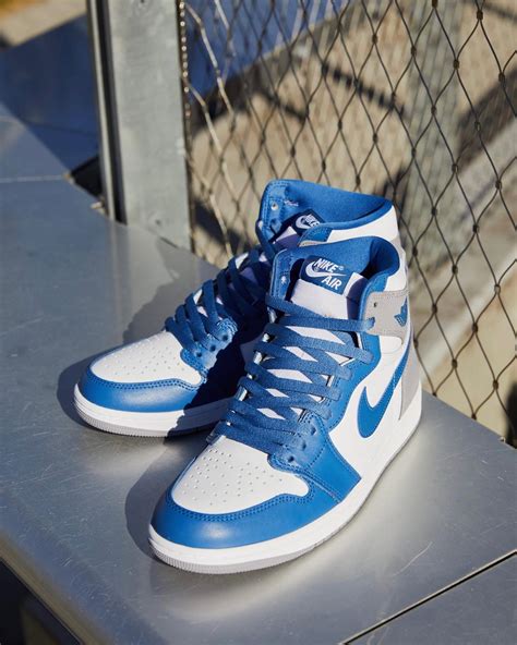最新 35 周年纪念 AJ1 实物图来了！网友：越看越帅！ 球鞋资讯 FLIGHTCLUB中文站|SNEAKER球鞋资讯第一站