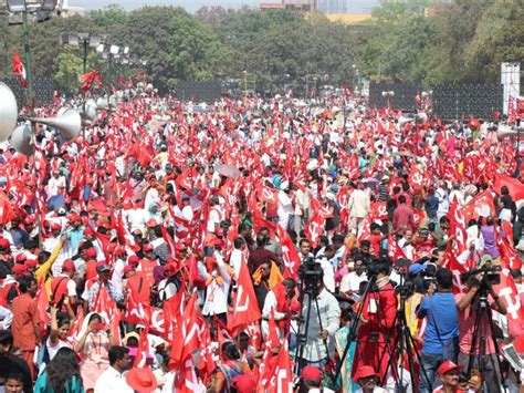 In Photos: Thousands at the Kisan-Mazdoor Sangharsh Rally in Ramlila ...