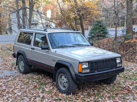 New to me 96 Cherokee 2-door, even has the stock wheels! : r/CherokeeXJ