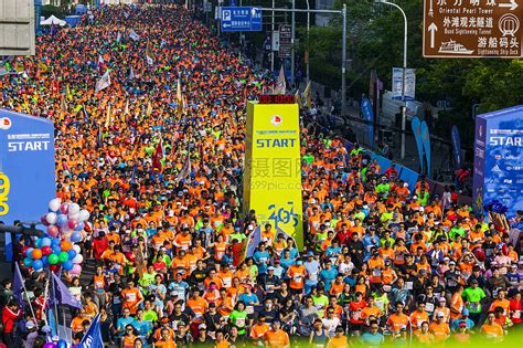图集 | 2020年世界最大规模的全程马拉松来了！2万选手开跑