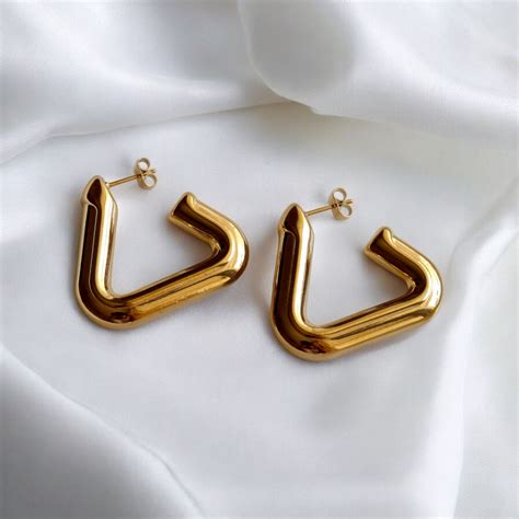 Bold Edge Hoops | 18K Gold Waterproof Earrings | Elnorah