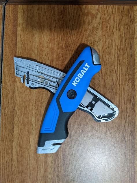 How to Replace Box Cutter Blade 的图像结果