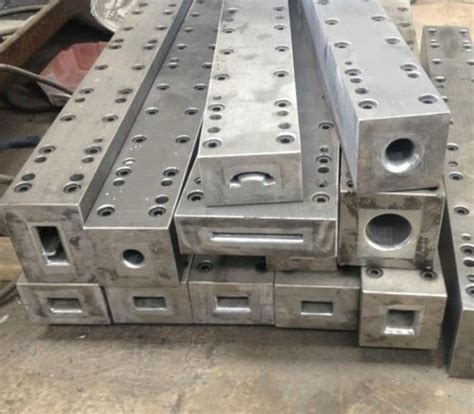 Paradise Industries Ahmedabad - Roller Conveyor Manufacturer Supplier