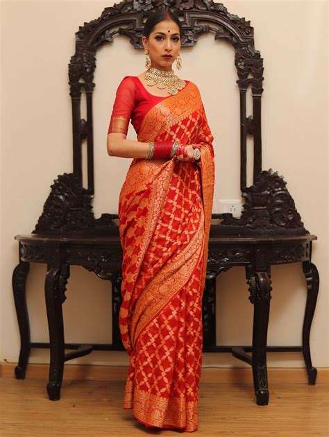 Banarasee Chiffon Floral Zari Jaal Border Saree-Red