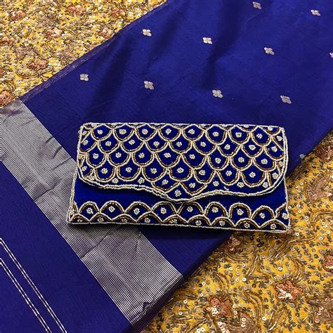 Dark blue maheshwari saree with zari bootis all over – Roots Handloom