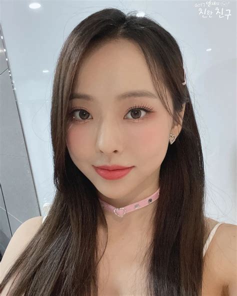 220629 loona selfies on mbcbf_ever Instagram update | Vivi, Instagram update, Odd eyes