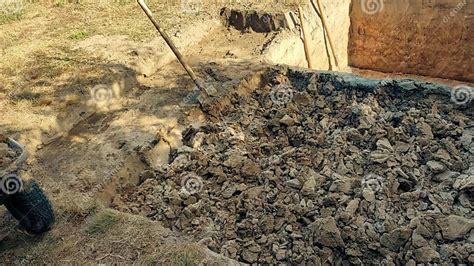 Dig a Pit 的图像结果