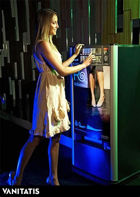 El 'vending' más original: manoletinas en discotecas