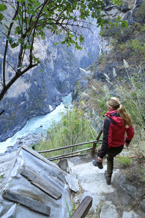 Hiking Tiger Leaping Gorge in Yunnan, China-One of the World's best hike