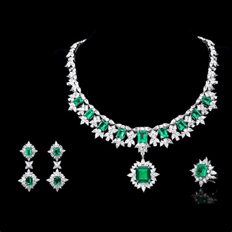 14K Bridal Necklace with Diamond & Emerald | SolitaireMart