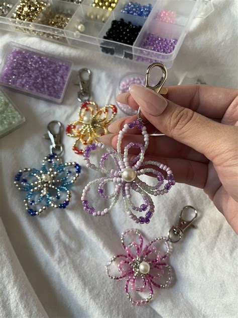 vinted: @amberr257 ⋆ ˚｡⋆୨୧˚ beaded flower keychain | Handmade jewelry ...