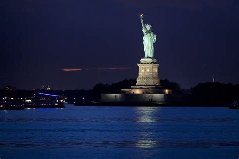 New York Statue Of Liberty And City Night Brooklyn Bridge Statue ...
