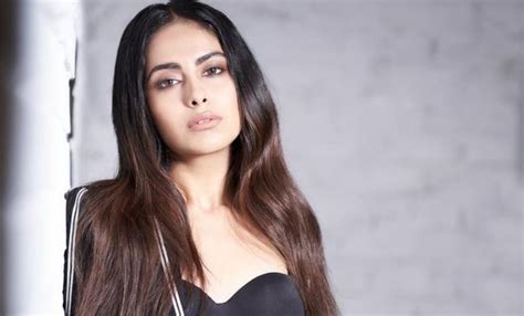 Balika Vadhu fame Anandi aka Avika Gor shares her bold look in purple ...