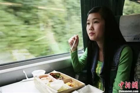 高铁点餐是鸡肋，在南京就要下单肉夹馍？_火车_订餐_列车