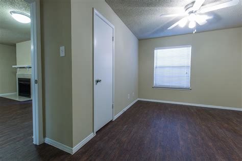 View Photos | Centre Oaks Apartments