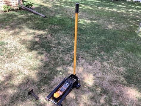 Craftsman 4 Ton Hydraulic Floor Jack | Agriculture | BigIron