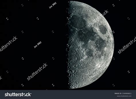 16 3rd Quarter Moon Night Sky Images, Stock Photos & Vectors | Shutterstock
