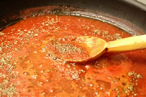 Should You Cook Pizza Sauce? (How To Make It) - Crust Kingdom