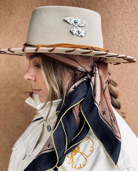 Layering Scarves and Hats Looks Really Cool in 2025 | Cowboy hat hair ...