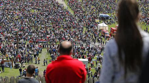 Pilgrims flock to Romania for largest Catholic Pentecost event in Europe