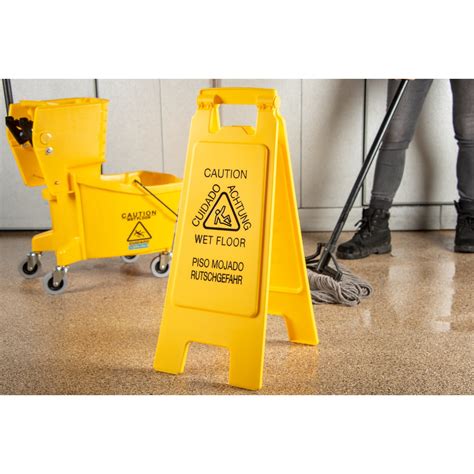 Wet Floor Sign In Spanish at James Milson blog